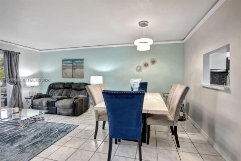 Condo in Hallandale Beach, Florida, 2 bedrooms  № 2055192 - photo 10