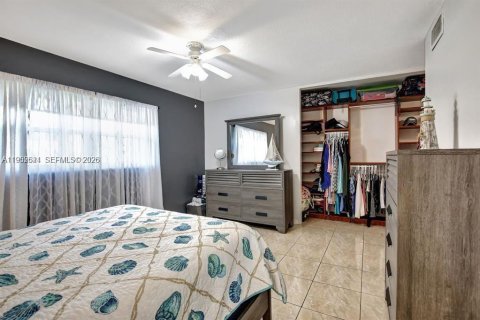 Condo in Hallandale Beach, Florida, 2 bedrooms  № 2055192 - photo 21
