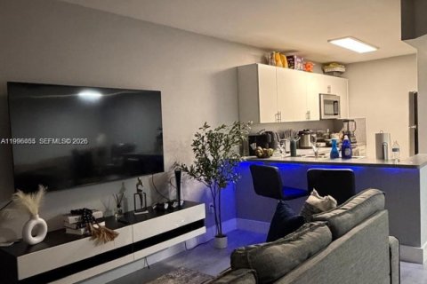 Condo in Miami, Florida, 2 bedrooms № 2076272 - photo 3