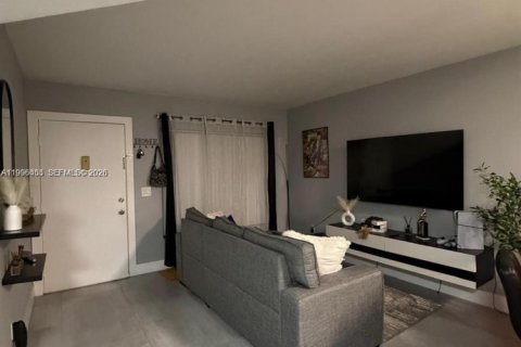 Condo in Miami, Florida, 2 bedrooms № 2076272 - photo 4