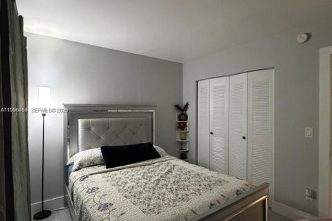 Condo in Miami, Florida, 2 bedrooms № 2076272 - photo 23