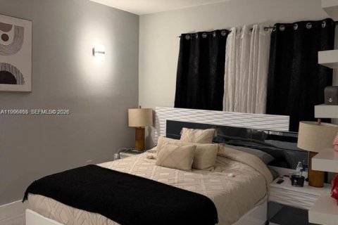 Condo in Miami, Florida, 2 bedrooms № 2076272 - photo 17