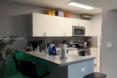Condo in Miami, Florida, 2 bedrooms № 2076272 - photo 8