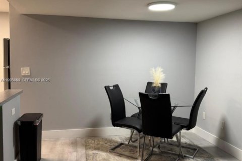 Condo in Miami, Florida, 2 bedrooms № 2076272 - photo 5