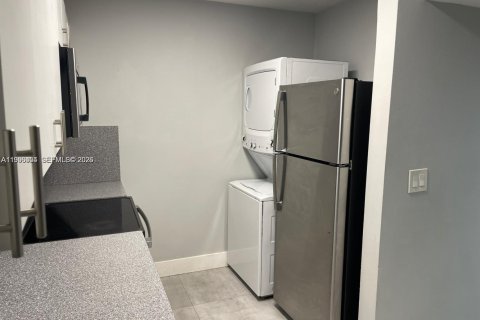 Condo in Miami, Florida, 2 bedrooms № 2076272 - photo 15