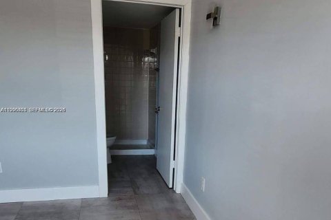 Condo in Miami, Florida, 2 bedrooms № 2076272 - photo 30