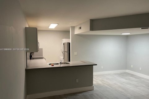 Condo in Miami, Florida, 2 bedrooms № 2076272 - photo 11