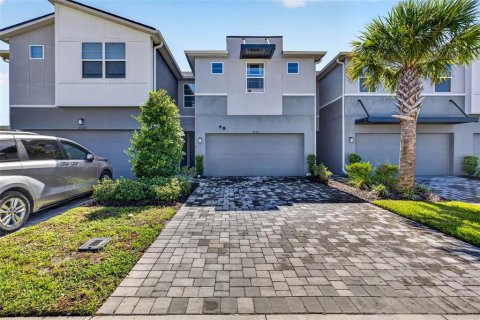 Townhouse in Lutz, Florida 3 bedrooms, 207.17 sq.m. № 2299944 - photo 3