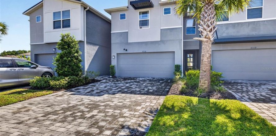 Townhouse in Lutz, Florida 3 bedrooms, 207.17 sq.m. № 2299944