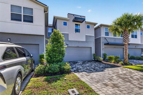 Townhouse in Lutz, Florida 3 bedrooms, 207.17 sq.m. № 2299944 - photo 2