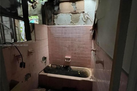 Casa en venta en Deerfield Beach, Florida, 3 dormitorios, 152.17 m2 № 1987909 - foto 12