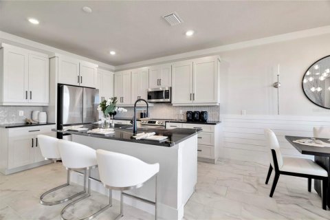 Townhouse in Wesley Chapel, Florida 3 bedrooms, 162.39 sq.m. № 2400264 - photo 6