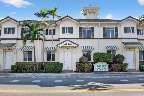 Adosado en venta en Lake Worth, Florida, 3 dormitorios, 155.89 m2 № 1985710 - foto 1