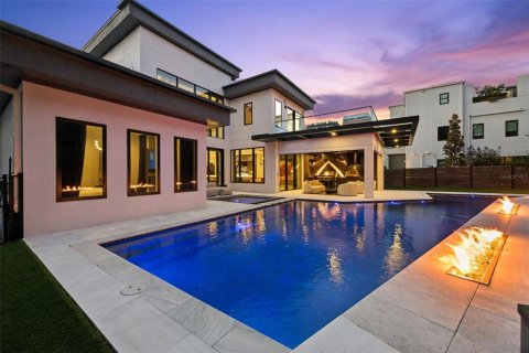 House in Orlando, Florida 5 bedrooms, 428.19 sq.m. № 2377506 - photo 19
