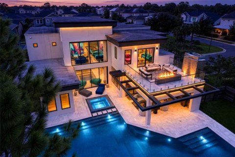 House in Orlando, Florida 5 bedrooms, 428.19 sq.m. № 2377506 - photo 3