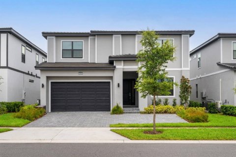 House in Orlando, Florida 8 bedrooms, 303.42 sq.m. № 2201164