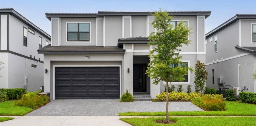 House in Orlando, Florida 8 bedrooms, 303.42 sq.m. № 2201164