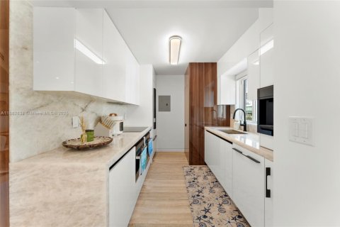 Condominio en alquiler en Miami Beach, Florida, 2 dormitorios, 90.12 m2 № 1978152 - foto 19