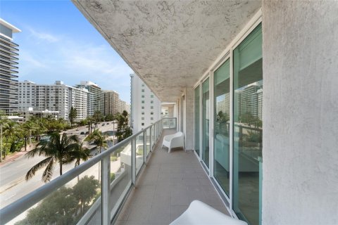 Condominio en alquiler en Miami Beach, Florida, 2 dormitorios, 90.12 m2 № 1978152 - foto 7