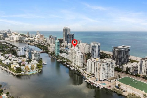Condominio en alquiler en Miami Beach, Florida, 2 dormitorios, 90.12 m2 № 1978152 - foto 4