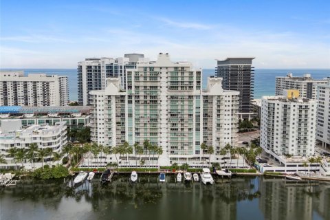 Condominio en alquiler en Miami Beach, Florida, 2 dormitorios, 90.12 m2 № 1978152 - foto 2