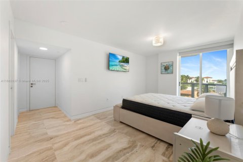 Condominio en alquiler en Miami Beach, Florida, 2 dormitorios, 90.12 m2 № 1978152 - foto 22