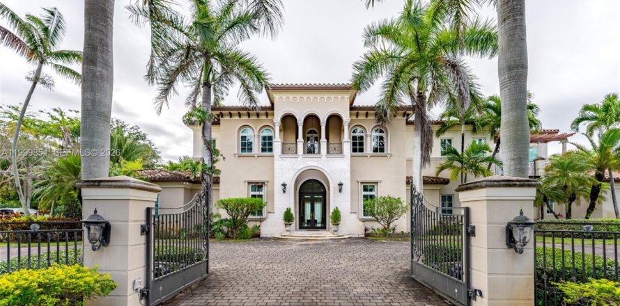 House in Pinecrest, Florida 7 bedrooms, 654.12 sq.m. № 2067200