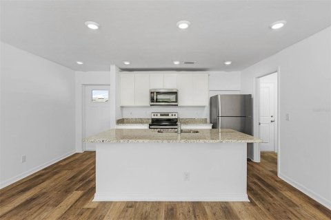 House in Port Charlotte, Florida 3 bedrooms, 106.19 sq.m. № 1107162 - photo 2