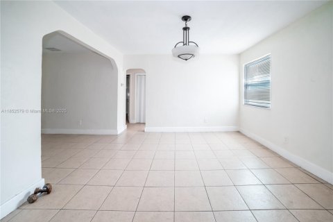 Купить виллу или дом в Майами, Флорида 4 спальни, 182.37м2, № 1859106 - фото 10