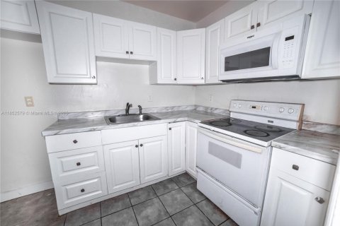 Купить виллу или дом в Майами, Флорида 4 спальни, 182.37м2, № 1859106 - фото 12