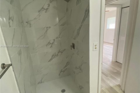 Снять в аренду кондоминиум в Тамарак, Флорида 2 спальни, 82.68м2, № 2070391 - фото 8
