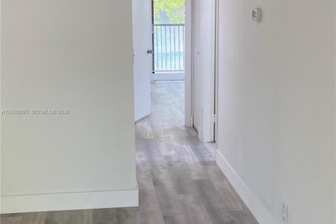 Снять в аренду кондоминиум в Тамарак, Флорида 2 спальни, 82.68м2, № 2070391 - фото 4