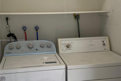 Снять в аренду кондоминиум в Тамарак, Флорида 2 спальни, 82.68м2, № 2070391 - фото 9
