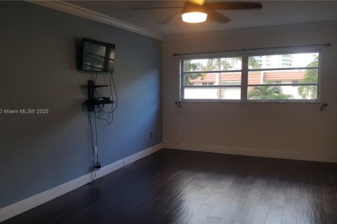 Condominio en alquiler en North Miami Beach, Florida, 2 dormitorios, 126.53 m2 № 1875511 - foto 10