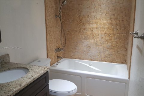 Condominio en alquiler en North Miami Beach, Florida, 2 dormitorios, 126.53 m2 № 1875511 - foto 9