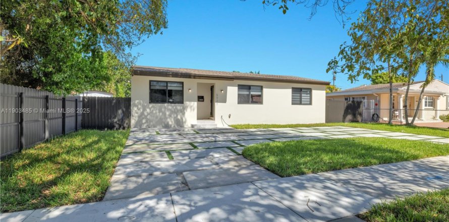 Casa en Miami, Florida 3 dormitorios, 108.23 m2 № 2012401