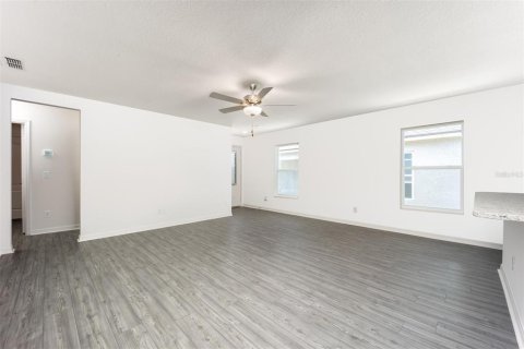 House in Lake Alfred, Florida 3 bedrooms, 114.36 sq.m. № 1799737 - photo 8