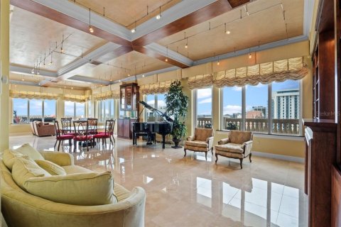 Condominio en venta en Orlando, Florida, 3 dormitorios, 394.28 m2 № 1613186 - foto 5