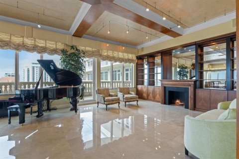 Condominio en venta en Orlando, Florida, 3 dormitorios, 394.28 m2 № 1613186 - foto 9