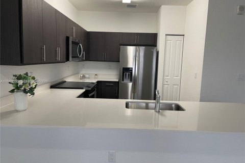Снять в аренду кондоминиум в Майами, Флорида 3 спальни, 128.58м2, № 2005353 - фото 4