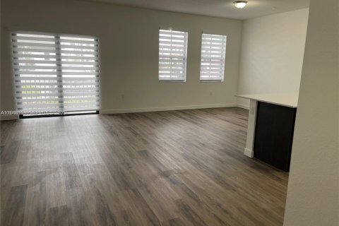 Снять в аренду кондоминиум в Майами, Флорида 3 спальни, 128.58м2, № 2005353 - фото 3