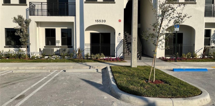 Кондоминиум с 3 спальнями в Майами, Флорида № 2005353