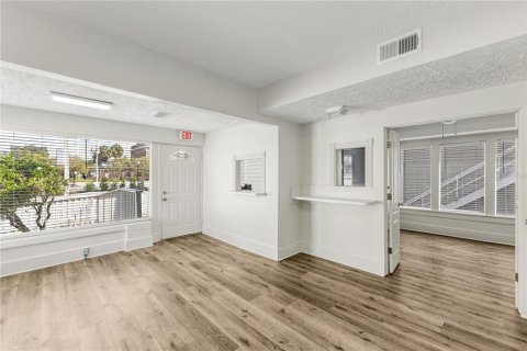 Commercial property in Orlando, Florida 187.11 sq.m. № 1527580 - photo 16