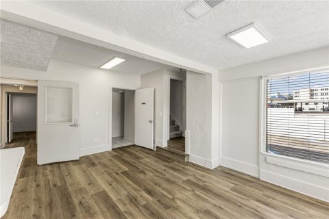Commercial property in Orlando, Florida 187.11 sq.m. № 1527580 - photo 12