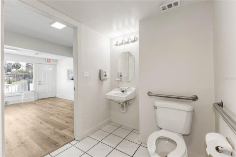 Commercial property in Orlando, Florida 187.11 sq.m. № 1527580 - photo 20
