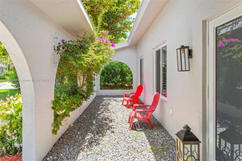 Casa en venta en Palmetto Bay, Florida, 4 dormitorios, 215.9 m2 № 1756660 - foto 12