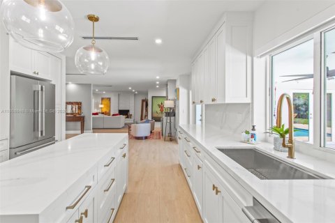 Casa en venta en Palmetto Bay, Florida, 4 dormitorios, 215.9 m2 № 1756660 - foto 1