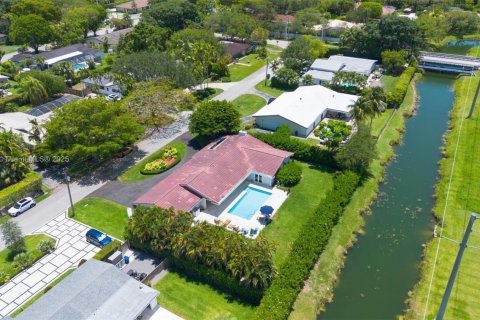 Casa en venta en Palmetto Bay, Florida, 4 dormitorios, 215.9 m2 № 1756660 - foto 4
