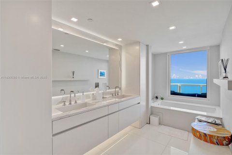 Copropriété à louer à Sunny Isles Beach, Floride: 4 chambres, 254.18 m2 № 1946858 - photo 24