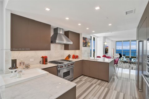 Copropriété à louer à Sunny Isles Beach, Floride: 4 chambres, 254.18 m2 № 1946858 - photo 10